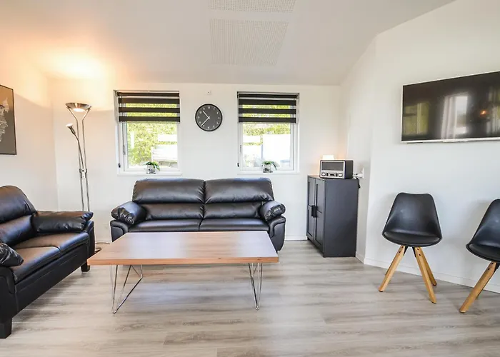 Three-bedroom In بيت للعطل